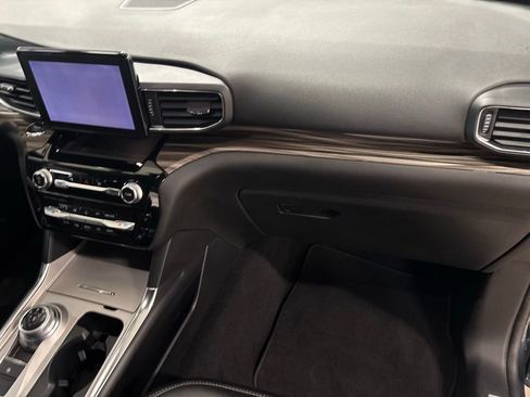 Used 2022 Ford Explorer Limited w/ Equipment Group 301A image 22