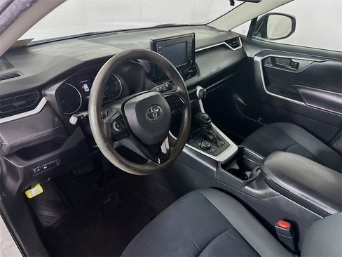 Used 2019 Toyota RAV4 LE image 29