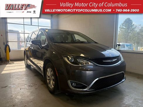 Used 2018 Chrysler Pacifica Touring Plus image 1