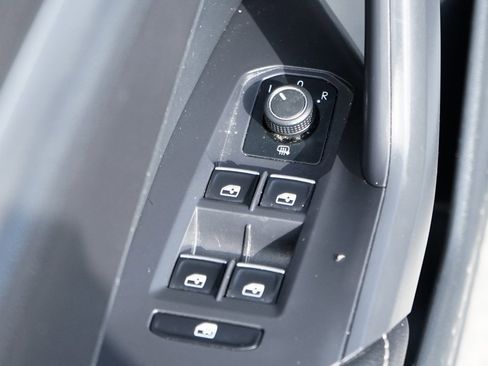 Used 2022 Volkswagen Jetta SE image 15