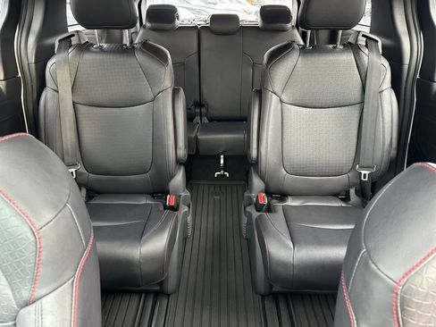 Used 2025 Toyota Sienna XSE w/ XSE Plus Package image 26
