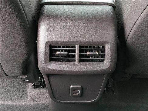 Used 2024 Chevrolet Equinox LT FWD image 17