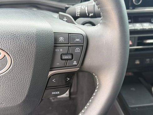 Used 2025 Toyota Camry SE w/ Convenience Package FWD image 18