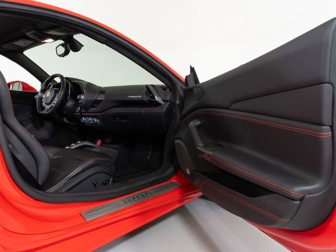 Used 2017 Ferrari 488 GTB RWD image 32