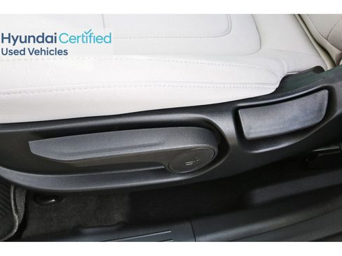 Used 2025 Hyundai Tucson SE FWD image 30