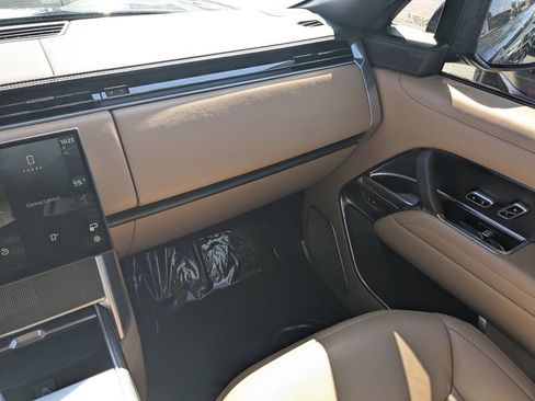 Used 2024 Land Rover Range Rover Long Wheelbase Autobiography image 4