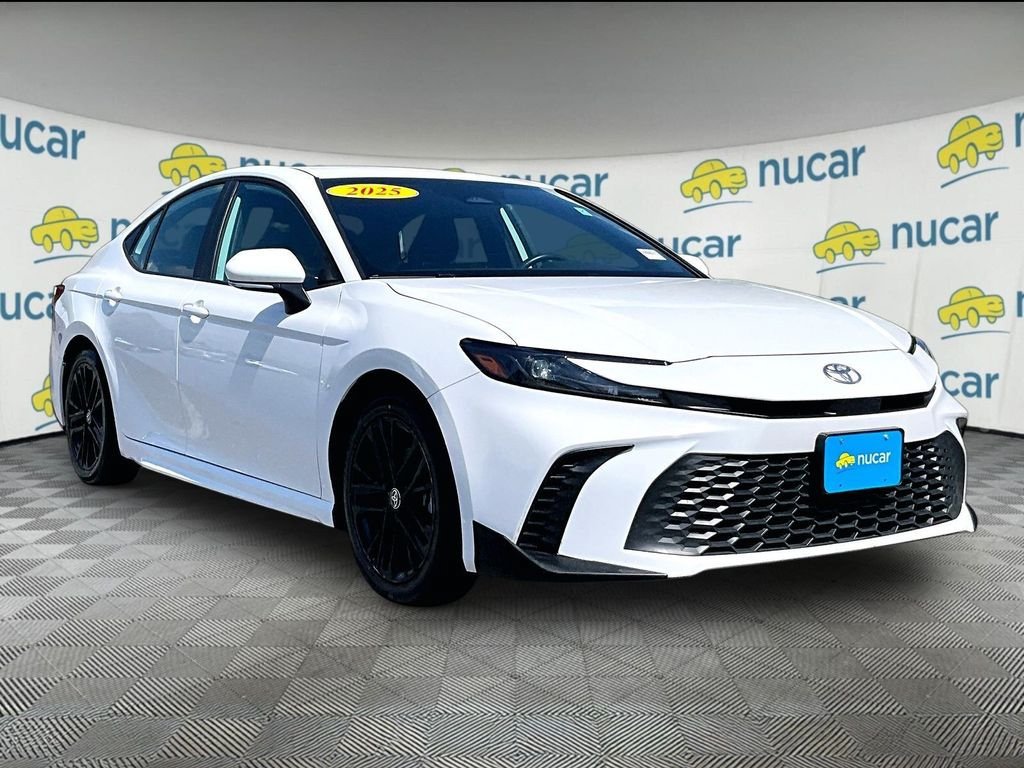 Used 2025 Toyota Camry SE FWD image 1