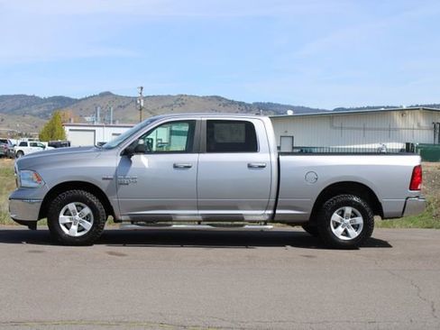 Used 2020 RAM 1500 Classic SLT AWD/4WD image 3