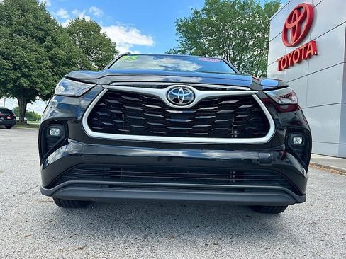 Certified 2023 Toyota Highlander XLE AWD/4WD image 9