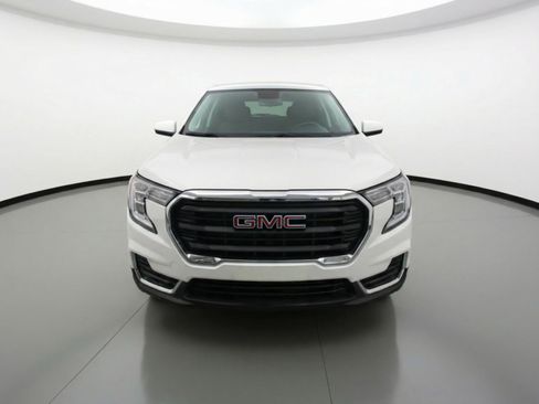 Used 2024 GMC Terrain SLE FWD image 2