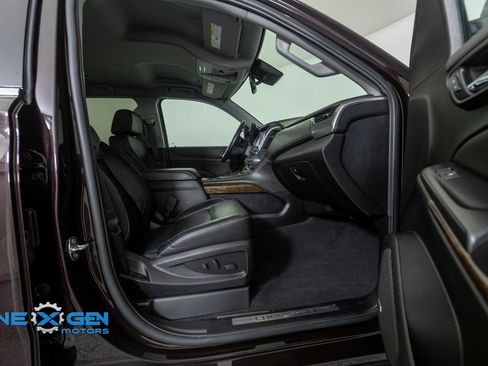 Used 2020 Chevrolet Suburban LT w/ Luxury Package AWD/4WD image 42