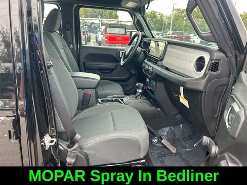 Certified 2024 Jeep Gladiator Sport AWD/4WD image 25