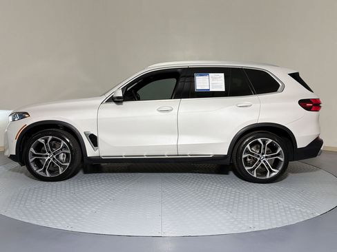 Certified 2024 BMW X5 sDrive40i w/ Premium Package RWD image 2