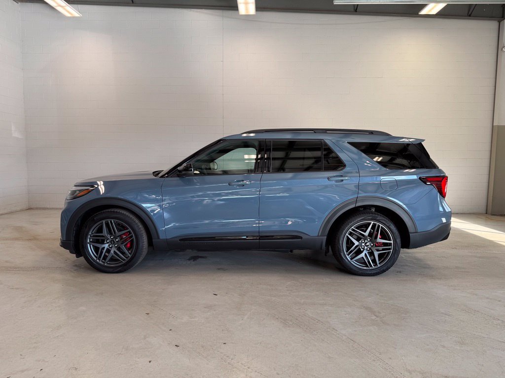 Certified 2025 Ford Explorer ST AWD/4WD image 4