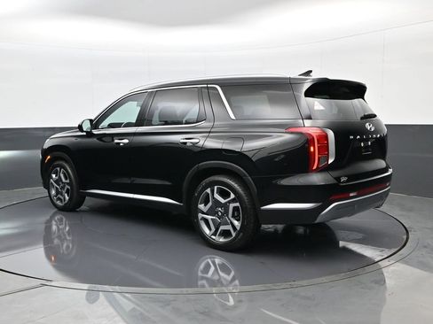 Used 2023 Hyundai Palisade SEL FWD image 7