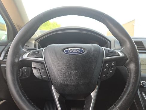 Used 2018 Ford Fusion SE w/ Equipment Group 201A FWD image 23