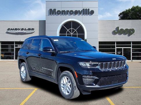 New 2025 Jeep Grand Cherokee Laredo X w/ Luxury Tech Group I AWD/4WD image 2