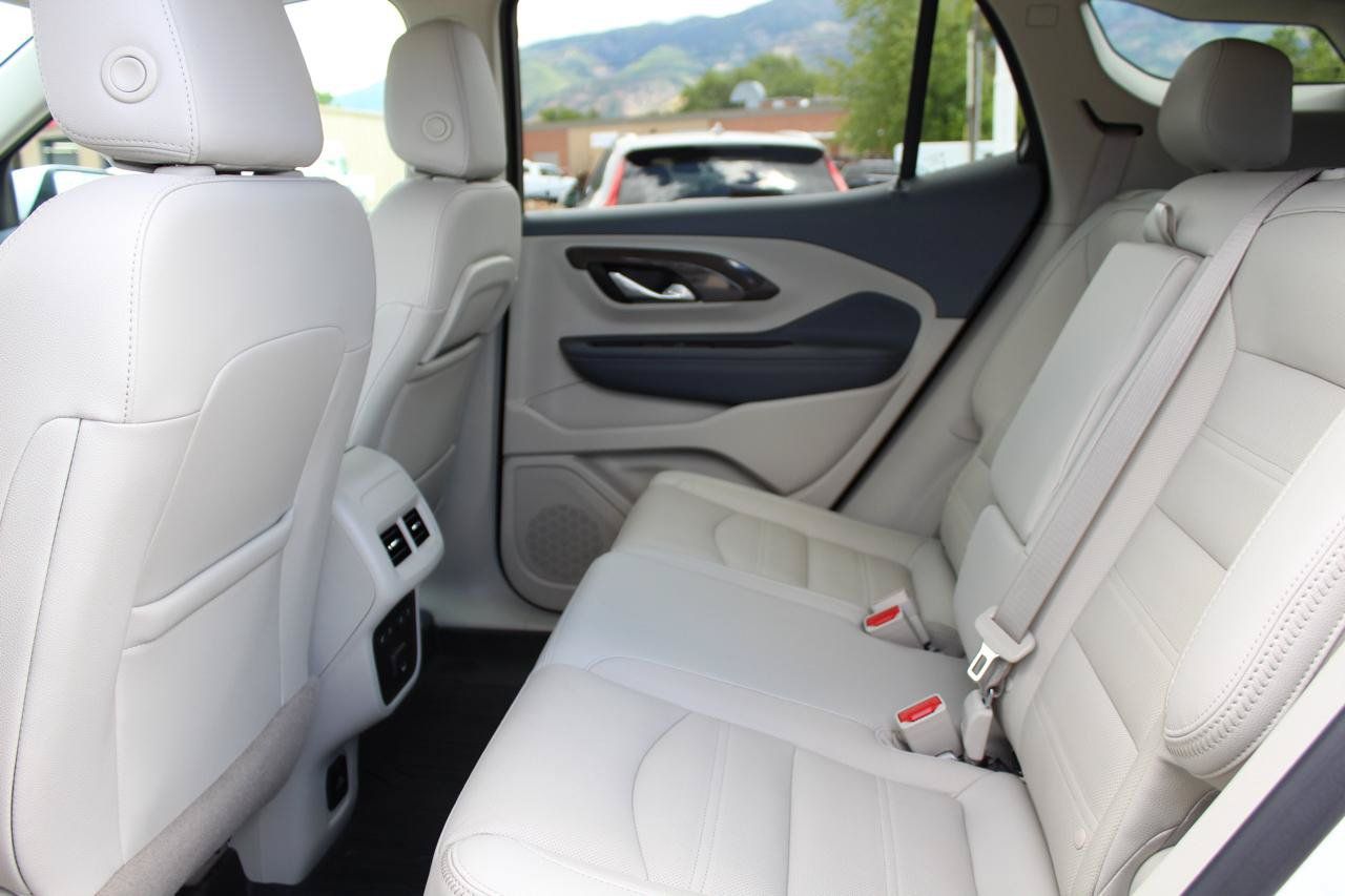 Used 2024 GMC Terrain Denali w/ Denali Premium Package AWD/4WD image 18