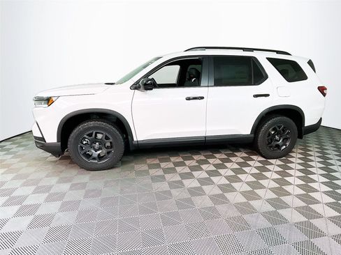 New 2025 Honda Pilot TrailSport image 3