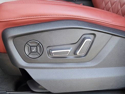 Used 2024 Audi SQ7 Prestige image 9