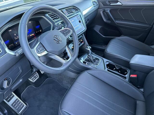 Used 2023 Volkswagen Tiguan SE R-Line FWD image 10