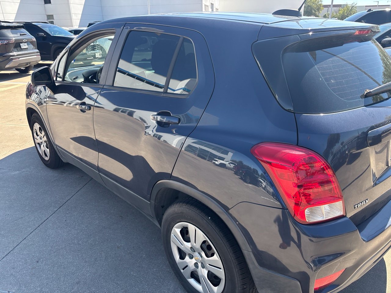 Used 2019 Chevrolet Trax LS FWD image 4