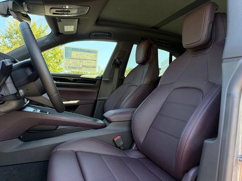New 2026 Porsche Macan Electric RWD image 5