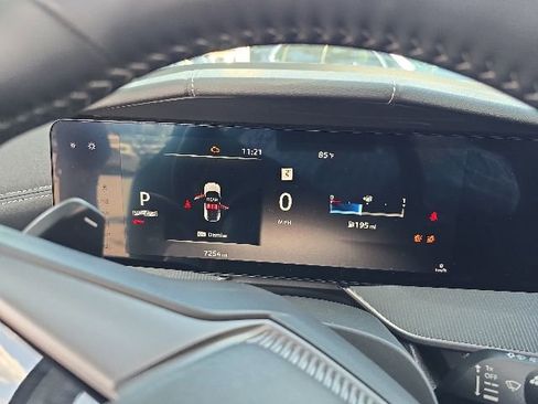 Used 2025 Nissan Murano SV FWD image 7