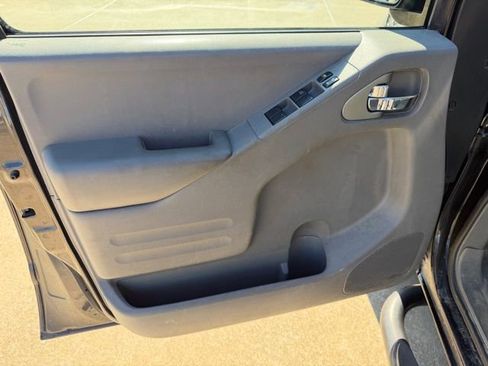 Used 2015 Nissan Frontier SV w/ SV Value Truck Package image 12