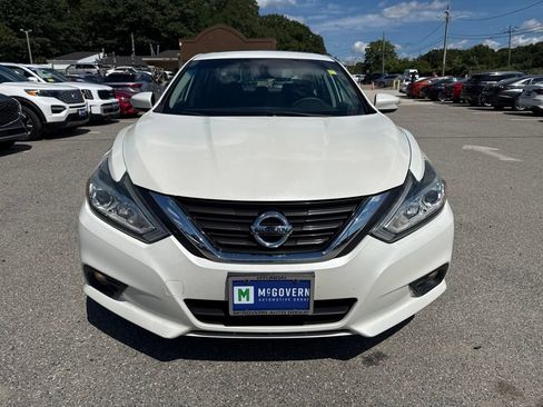 Used 2017 Nissan Altima 2.5 SV w/ Convenience Package FWD image 2