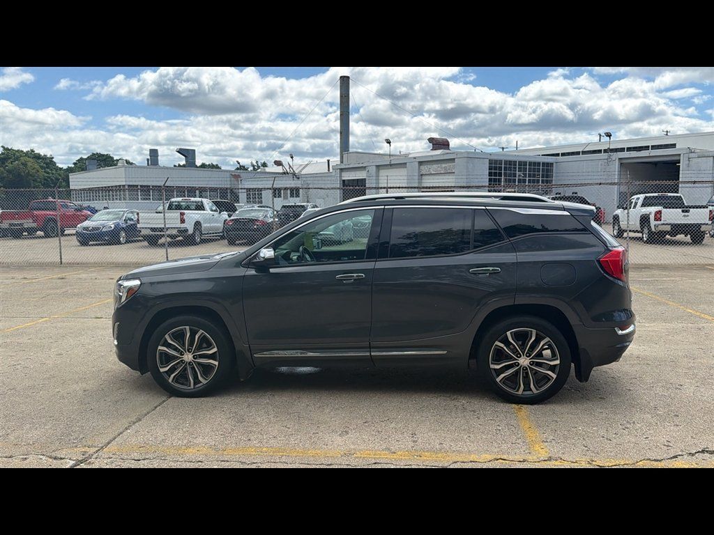 Used 2019 GMC Terrain Denali w/ GMC Pro Grade Package AWD/4WD image 3