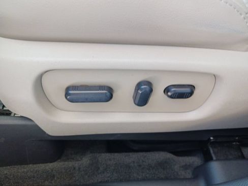Used 2015 Ford Explorer XLT w/ Equipment Group 202A FWD image 32