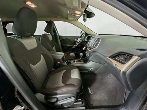 Used 2017 Jeep Cherokee Sport image 27