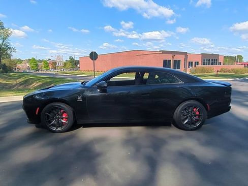 Used 2024 Dodge Charger Daytona Scat Pack w/ Plus Group AWD/4WD image 10