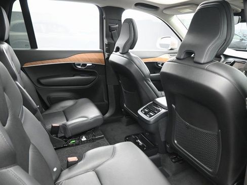 Used 2023 Volvo XC90 B6 Plus image 34