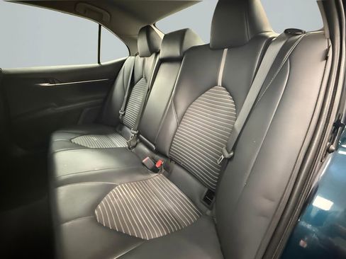 Used 2020 Toyota Camry SE FWD image 10