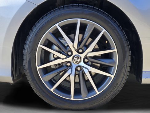 Used 2024 Toyota Camry XLE FWD image 31