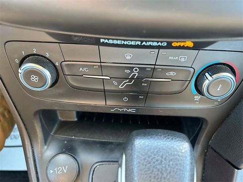 Used 2018 Ford Focus SE image 28