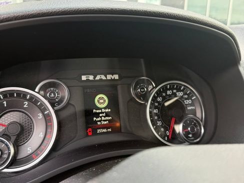 Used 2024 RAM 3500 Tradesman w/ Chrome Appearance Group AWD/4WD image 4