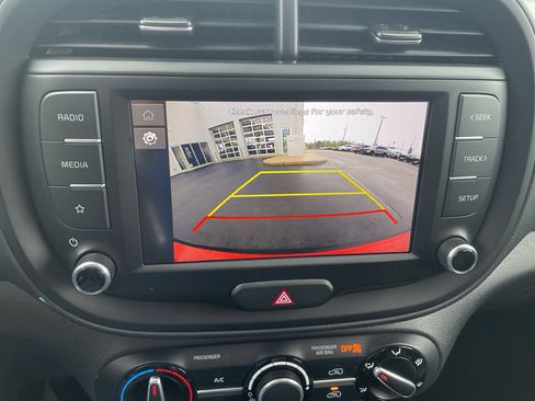 Used 2025 Kia Soul LX w/ LX Technology Package FWD image 22
