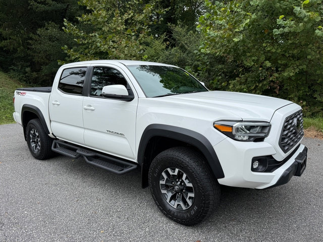 Used 2023 Toyota Tacoma TRD Off-Road w/ Technology Package AWD/4WD image 4