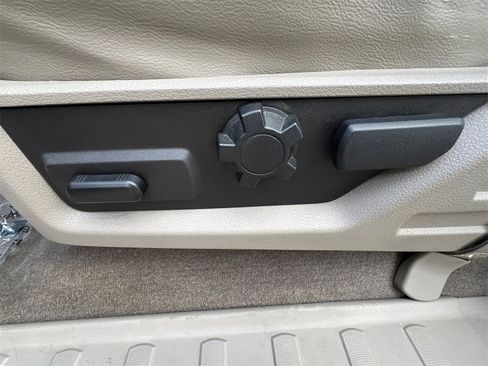 Used 2010 Ford F350 Lariat image 26