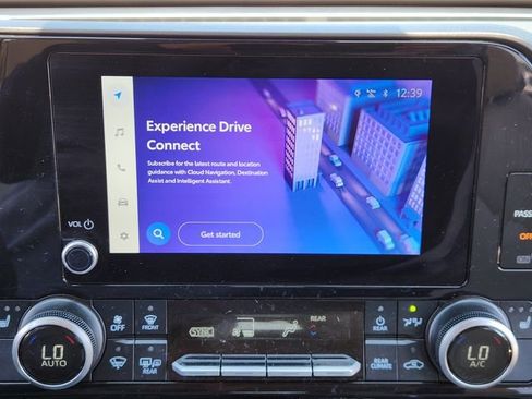 Certified 2025 Toyota Highlander XLE image 12