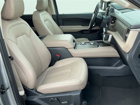 Used 2024 Ford Expedition Limited image 24