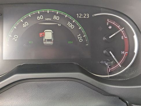 Used 2023 Toyota RAV4 XLE Premium image 28