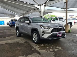 Used 2020 Toyota RAV4 XLE w/ Convenience Package FWD video 3