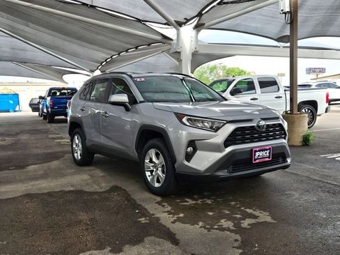 Used 2020 Toyota RAV4 XLE w/ Convenience Package FWD image 3