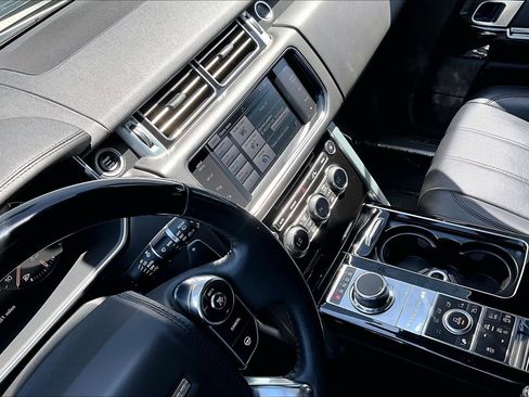 Used 2015 Land Rover Range Rover Supercharged AWD/4WD image 32