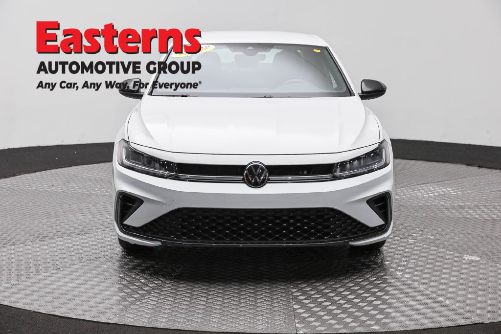 Used 2025 Volkswagen Jetta Sport FWD image 3