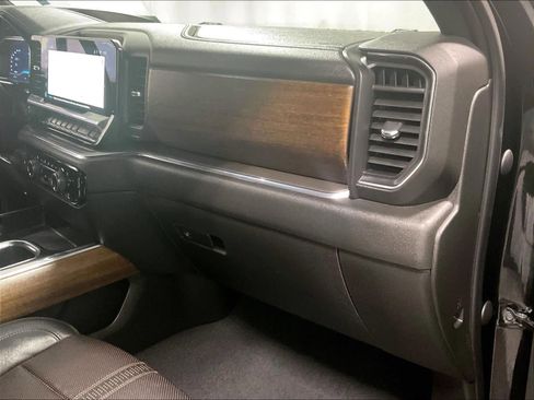 Used 2023 Chevrolet Silverado 1500 High Country w/ Technology Package image 13